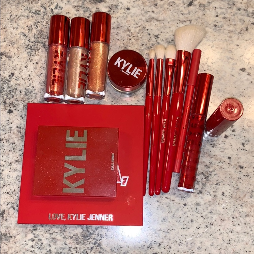 Kylie Cosmetics Holiday Favorites Bundle